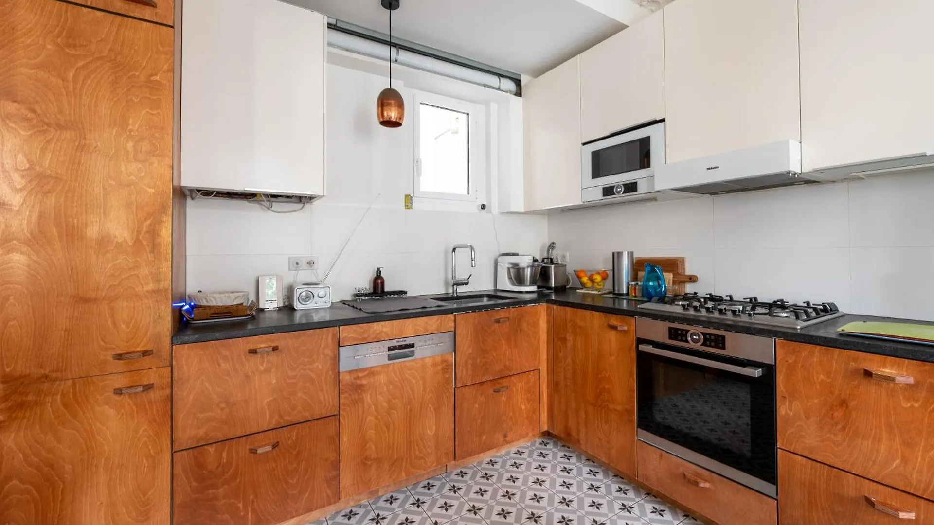 Spacious And Elegant 3bd Apartmentrochechouart Paris