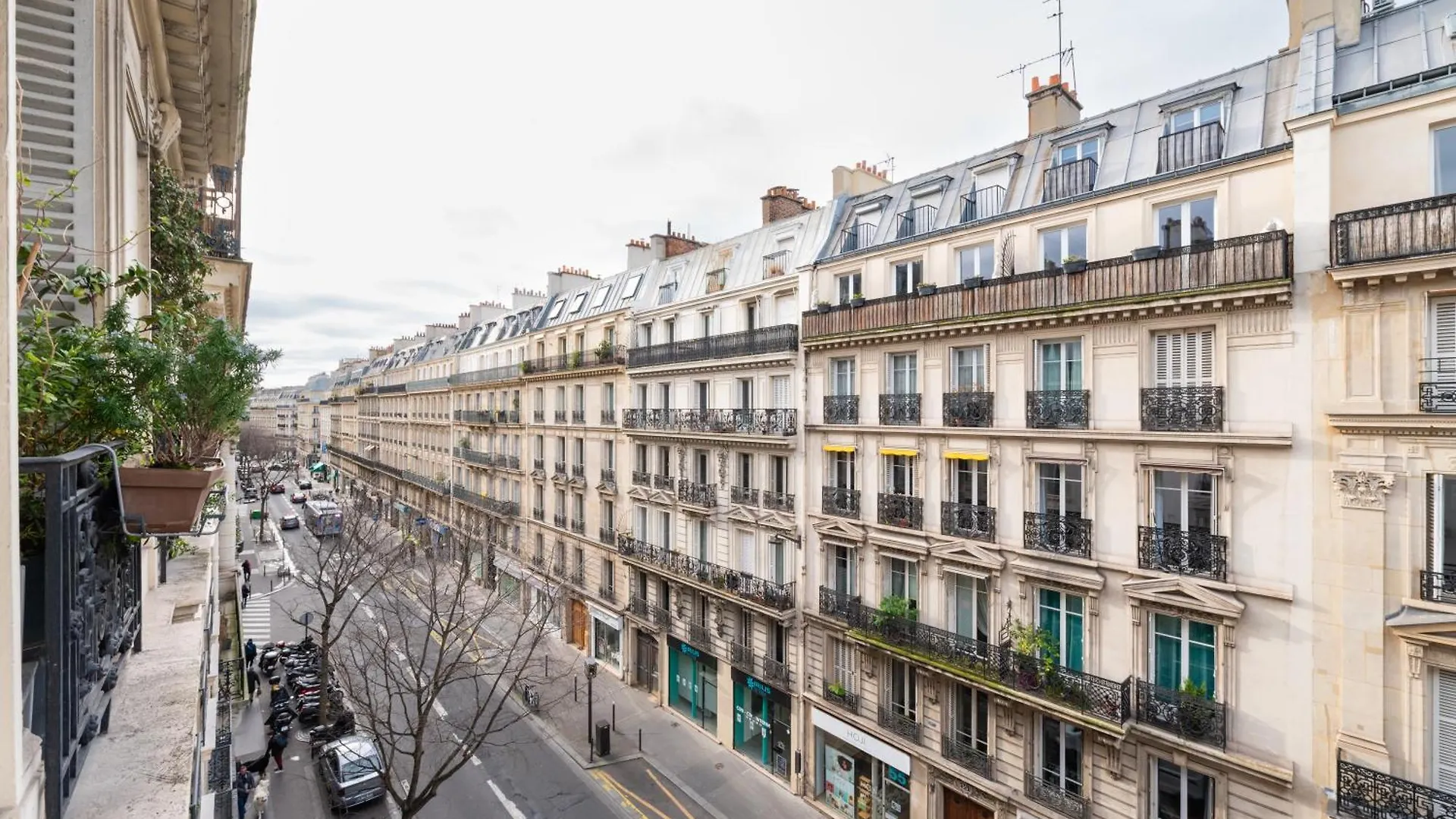 Spacious And Elegant 3bd Apartmentrochechouart Apartment Paris